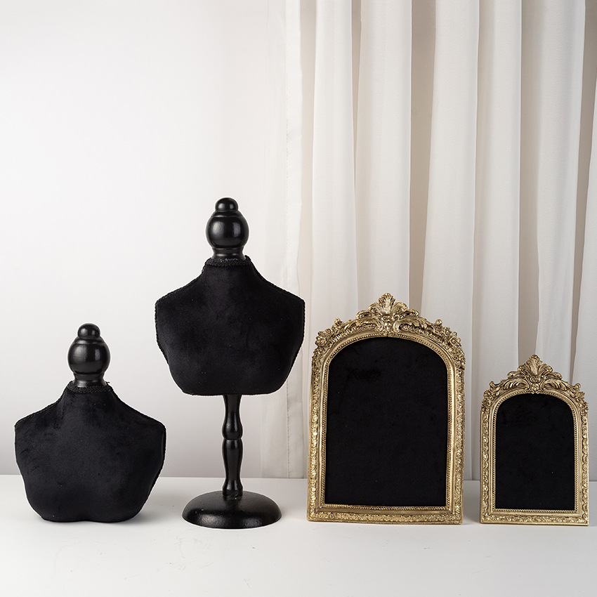 Black Velvet Bust Form Jewelry - Body Jewelry Store recensione e prezzo